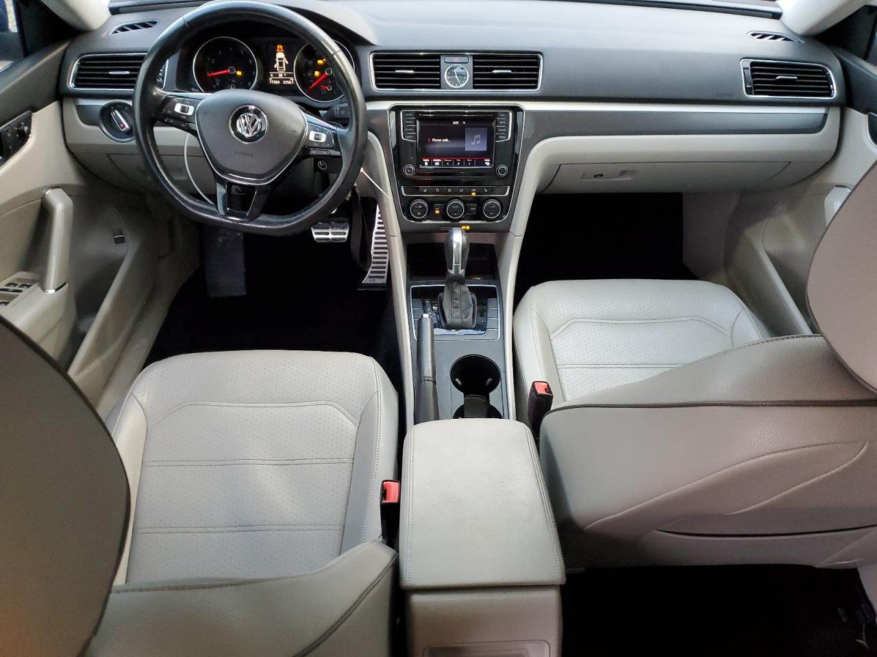 2017 Volkswagen Passat - Image 8