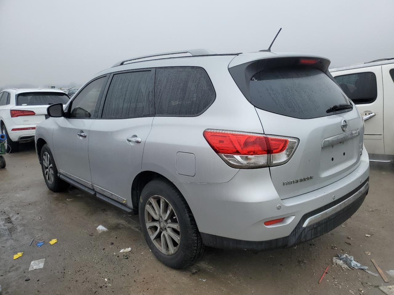 2013 Nissan Pathfinder - Image 2