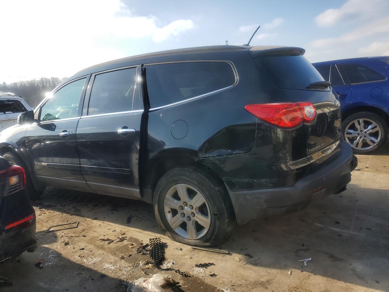 2009 Chevrolet Traverse - Image 2