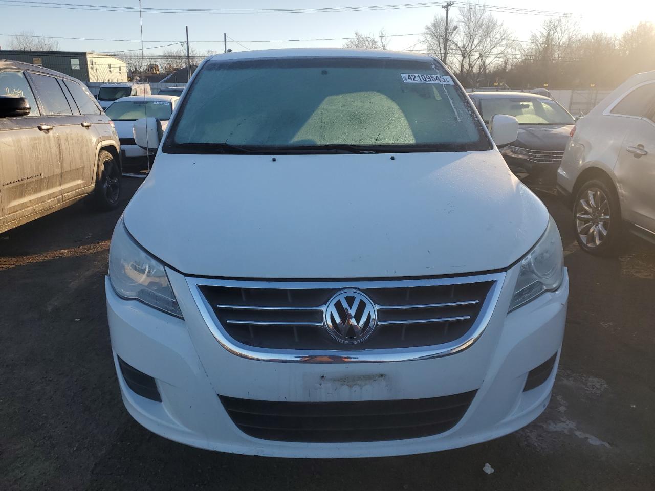 2009 Volkswagen Routan - Image 5