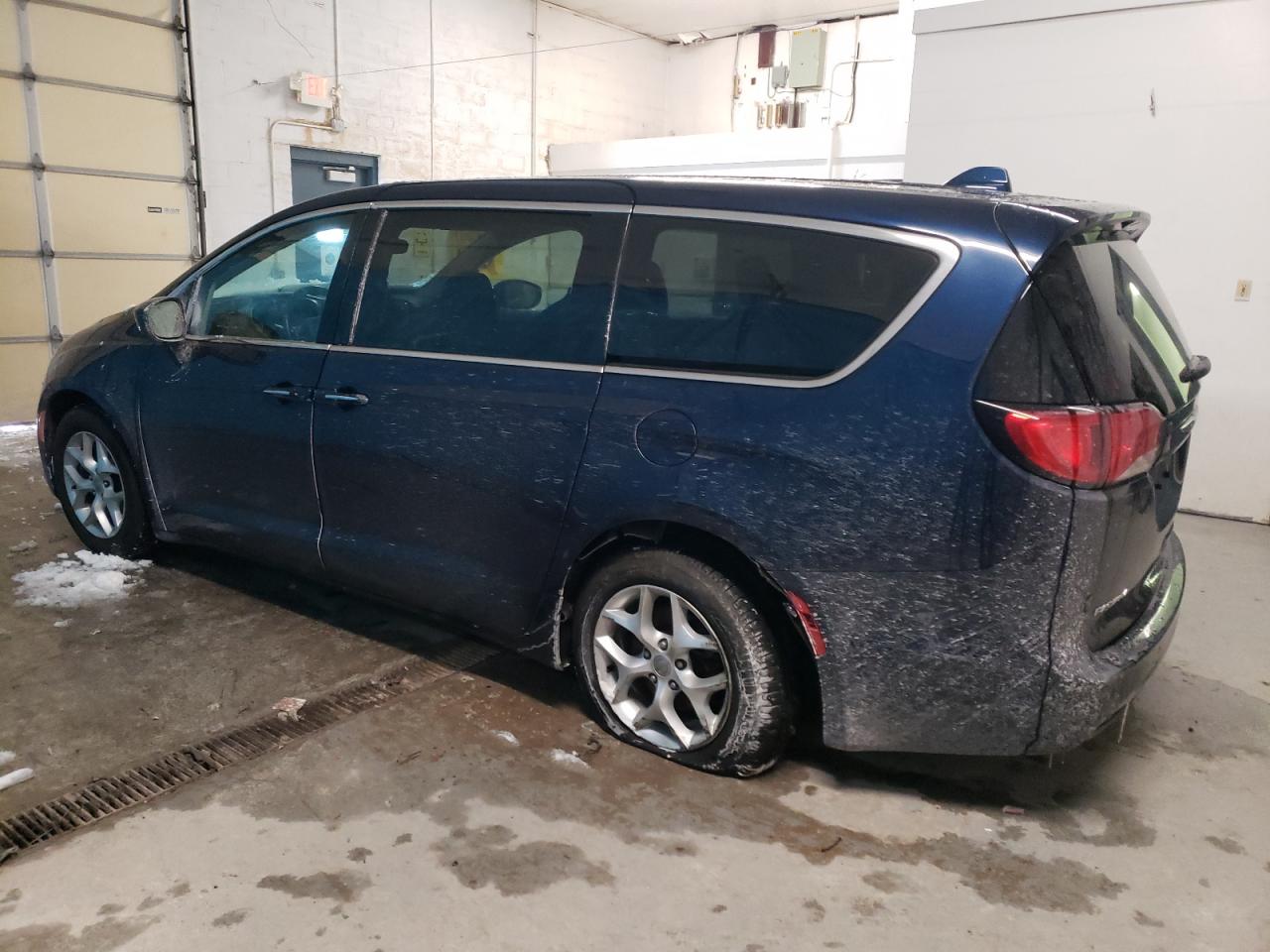 2018 Chrysler Pacifica - Image 2