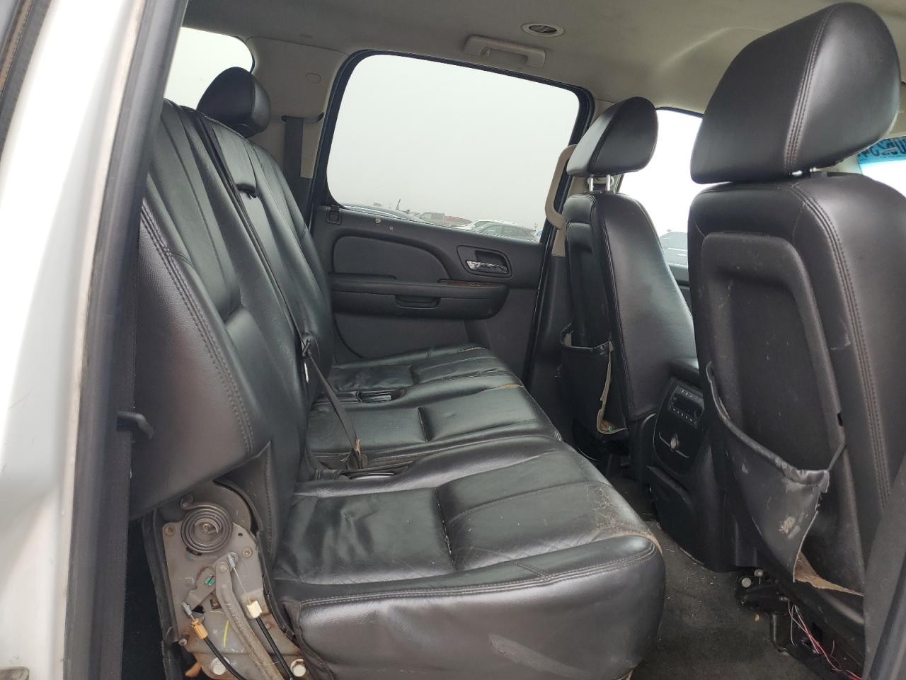 2008 Chevrolet Suburban - Image 11