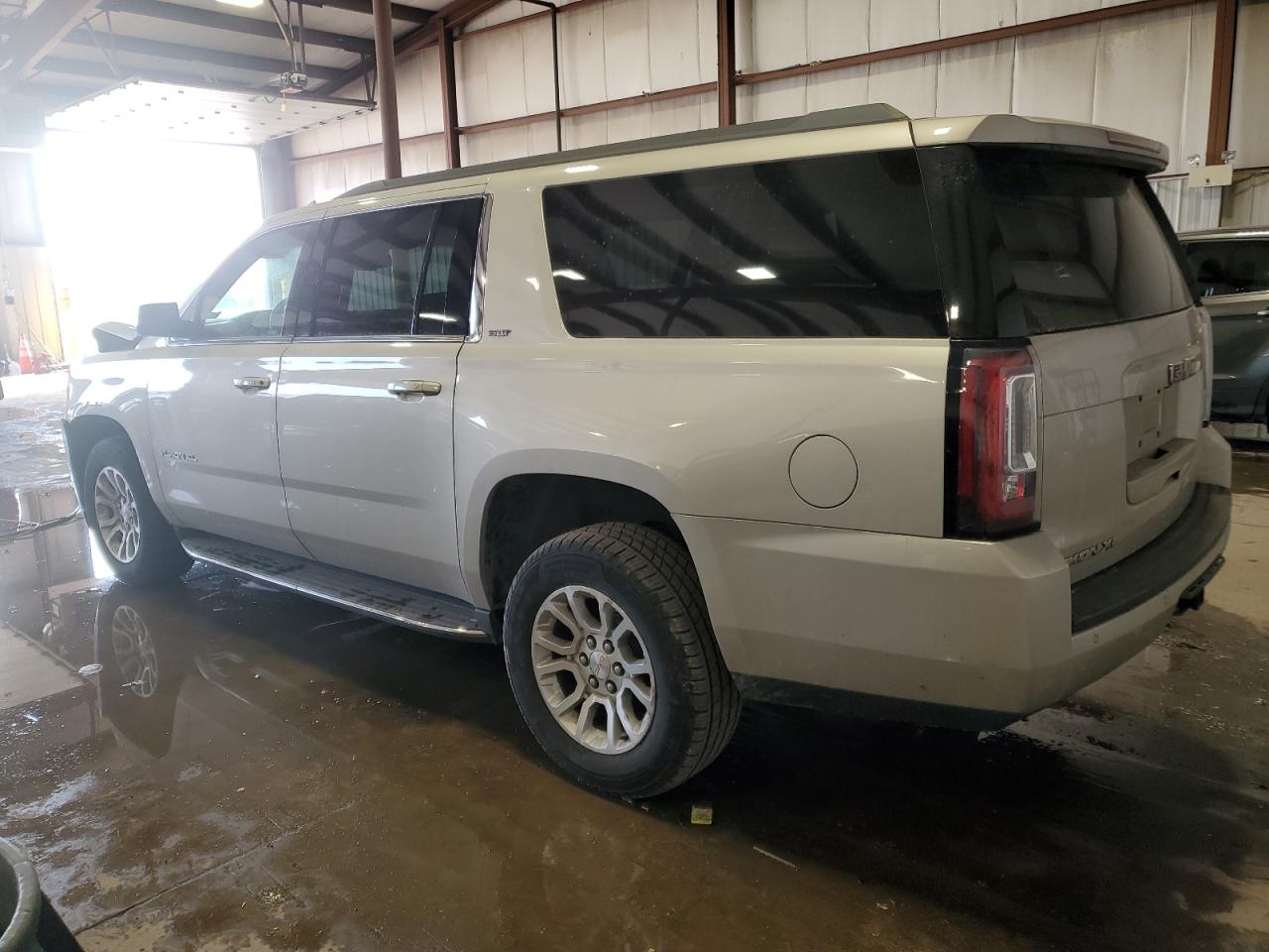 2017 GMC Yukon - Image 2