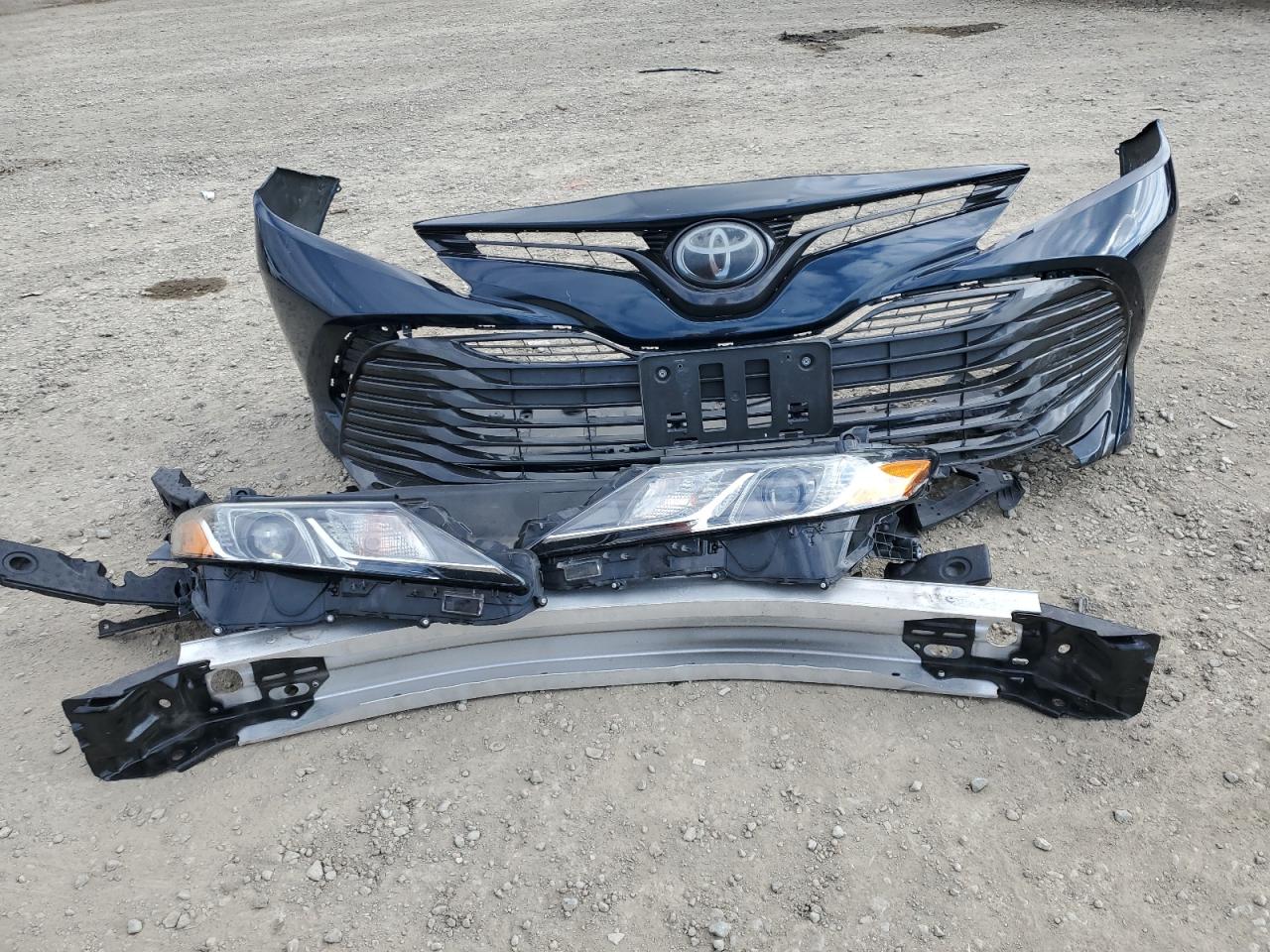 2018 Toyota Camry - Image 12