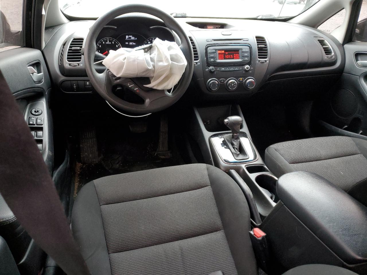 2017 Kia Forte - Image 8