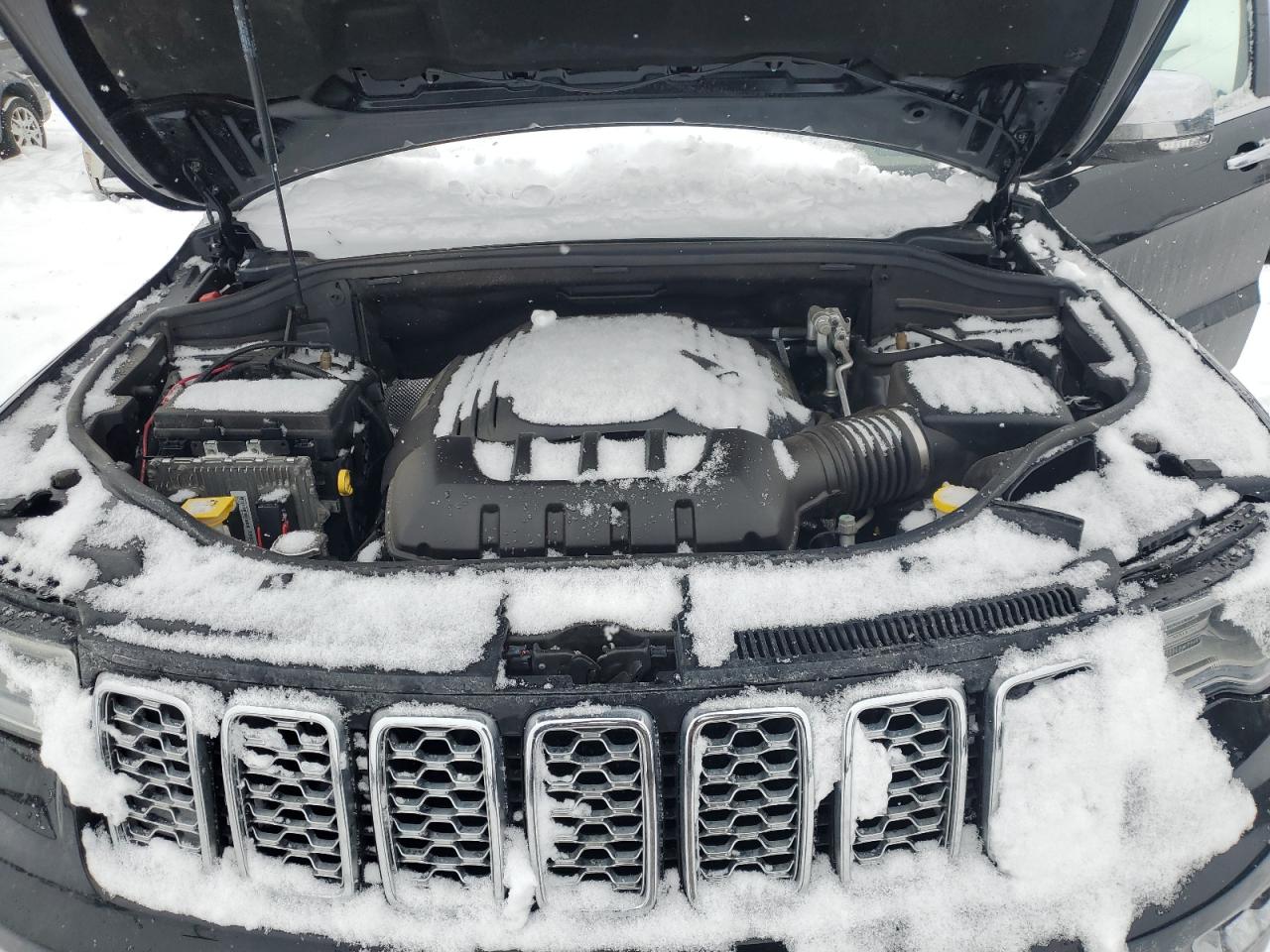 2020 Jeep Grand Cherokee - Image 12