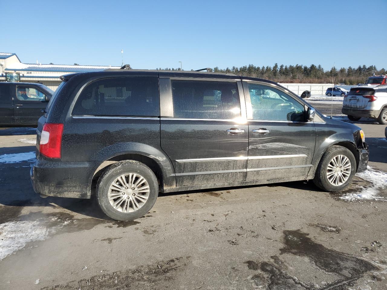 2013 Chrysler Town & Country - Image 3