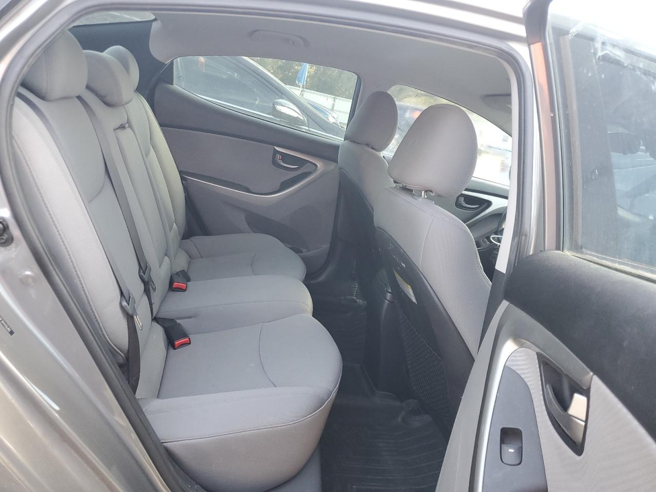 2013 Hyundai Elantra - Image 10