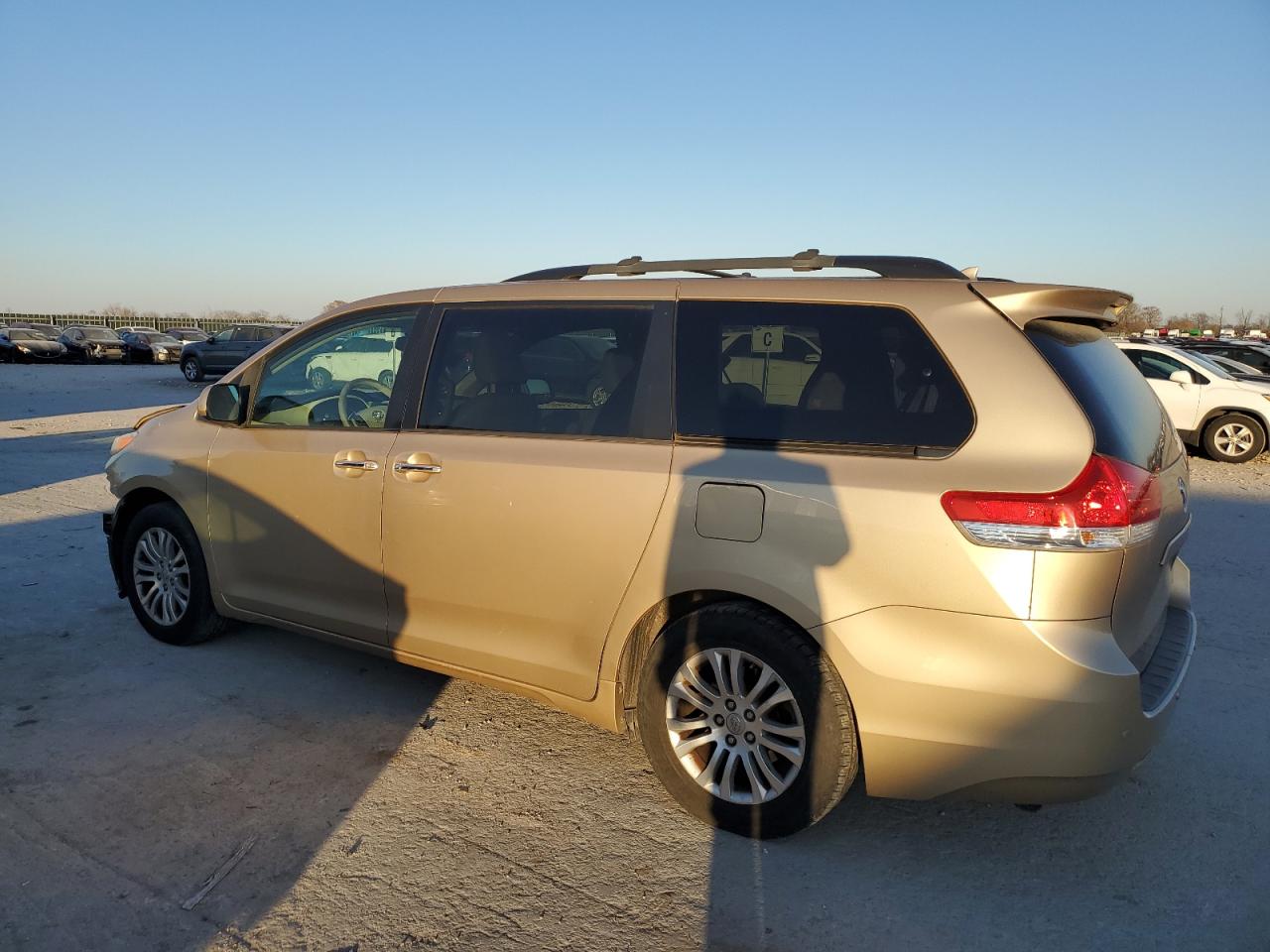 2011 Toyota Sienna - Image 2