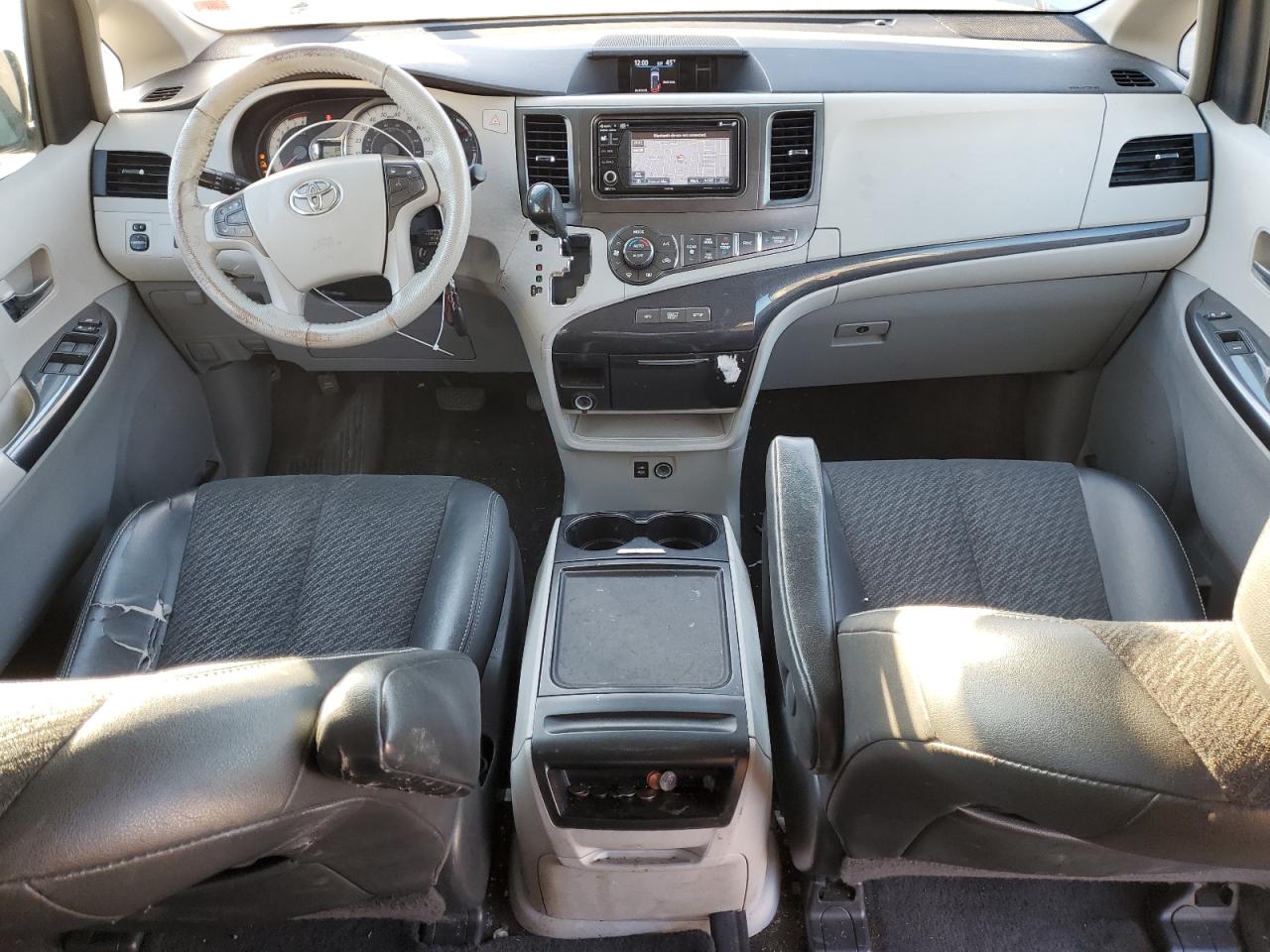 2013 Toyota Sienna - Image 8