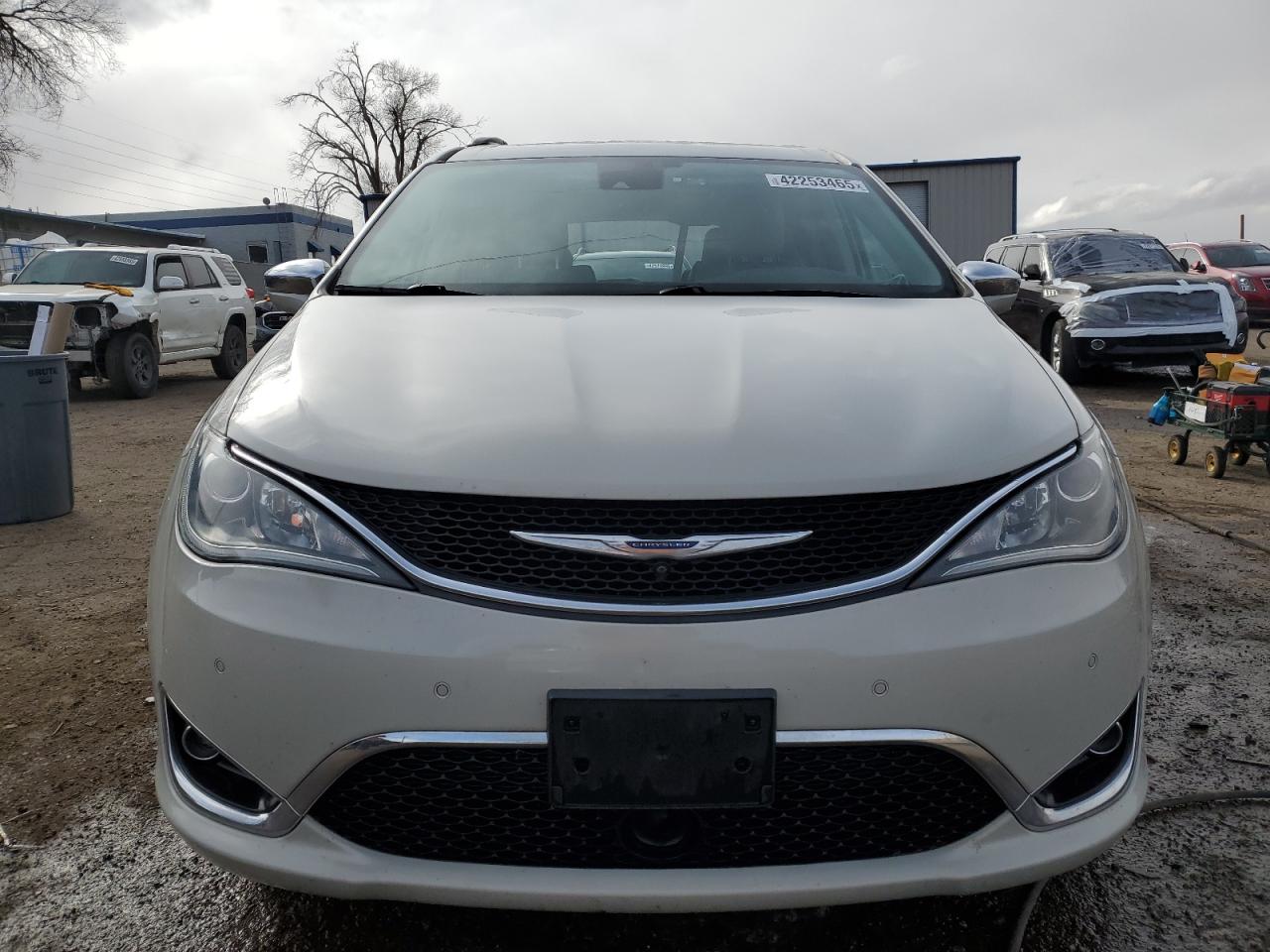 2017 Chrysler Pacifica - Image 5