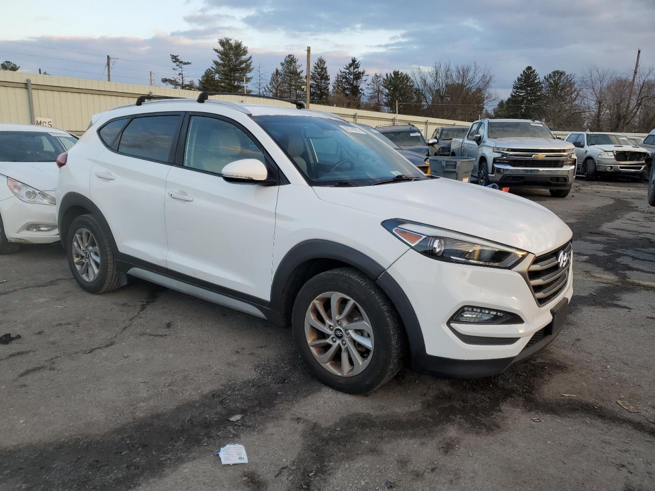 VIN KM8J3CA4XJU631892 2018 HYUNDAI TUCSON no.4