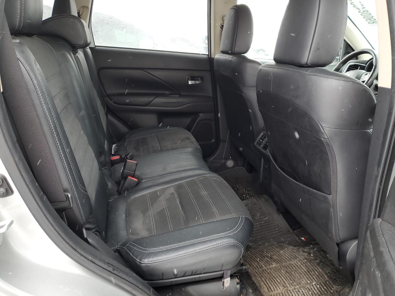 2019 Mitsubishi Outlander - Image 11