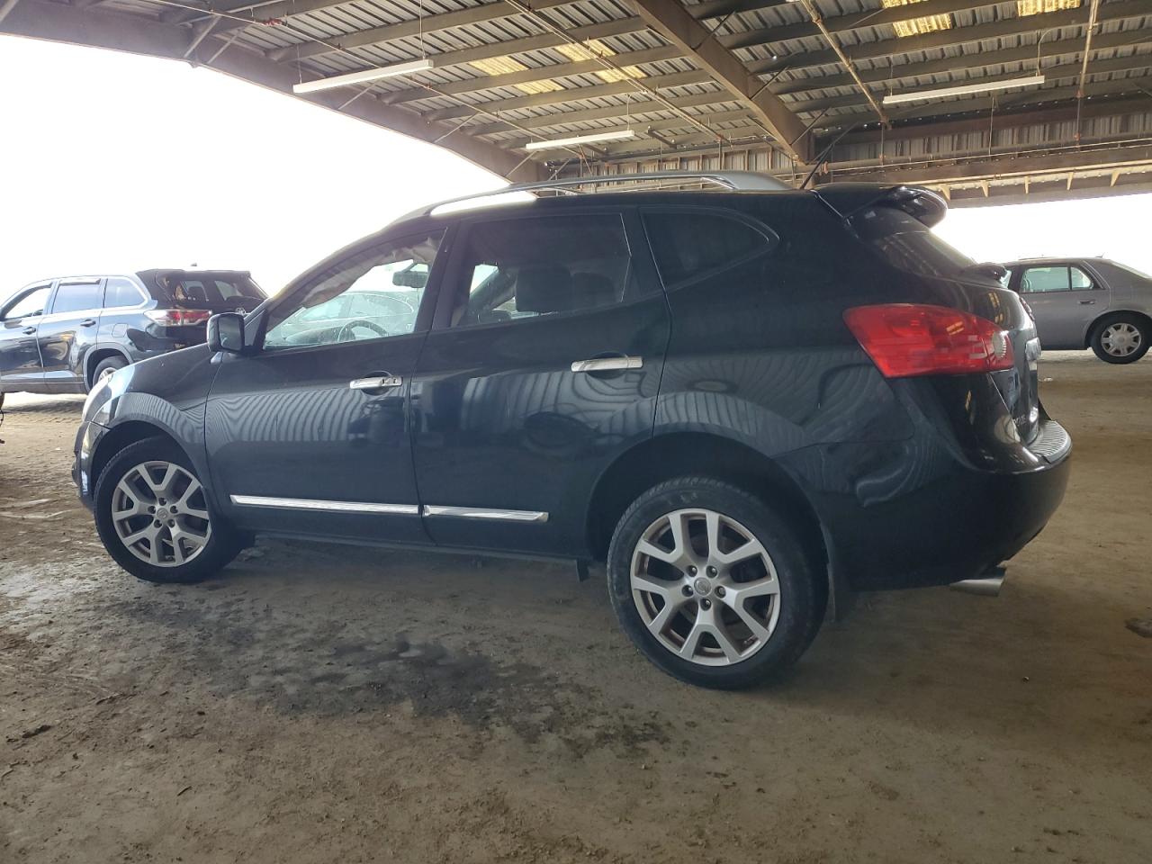 2013 Nissan Rogue - Image 2