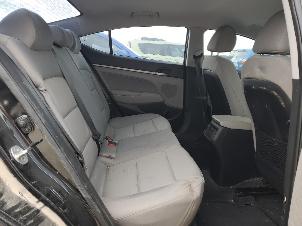 2017 Hyundai Elantra - Image 10