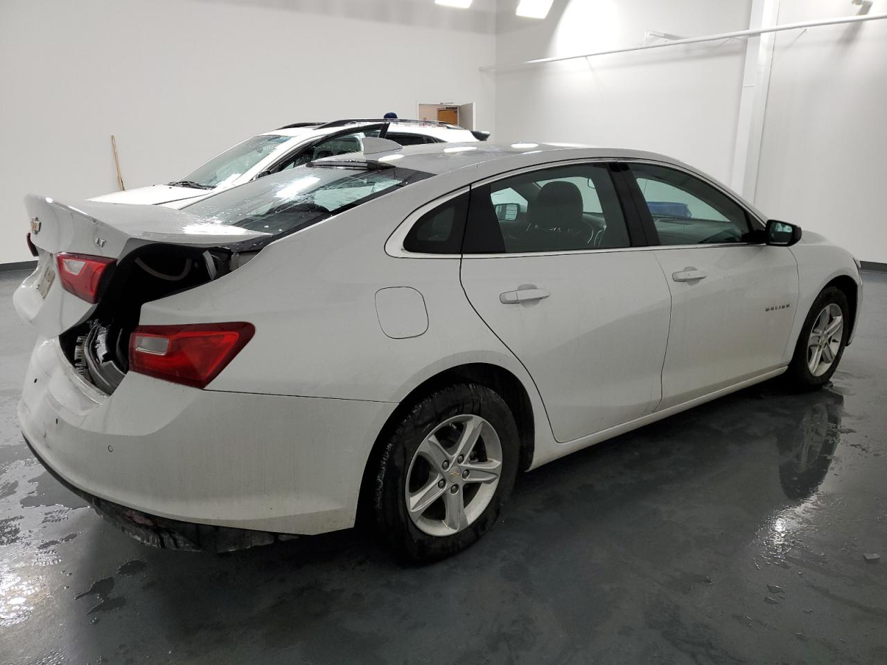 2023 Chevrolet Malibu - Image 3