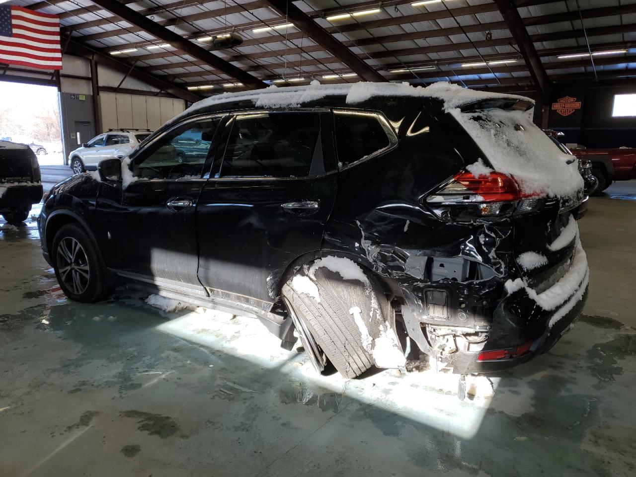 2017 Nissan Rogue - Image 2