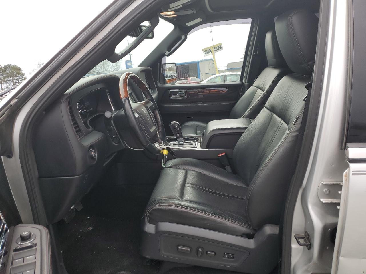 2017 Lincoln Navigator - Image 7