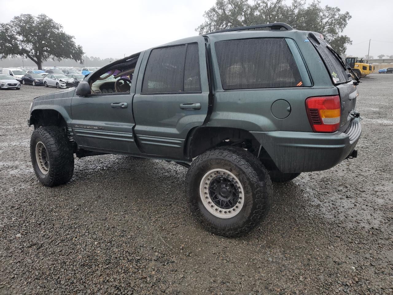 2004 Jeep Grand Cherokee - Image 2