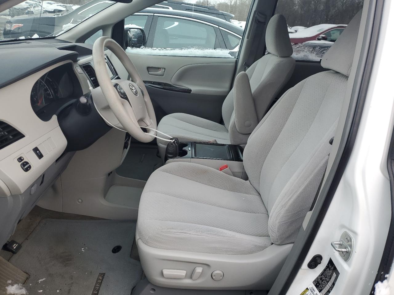 2013 Toyota Sienna - Image 7
