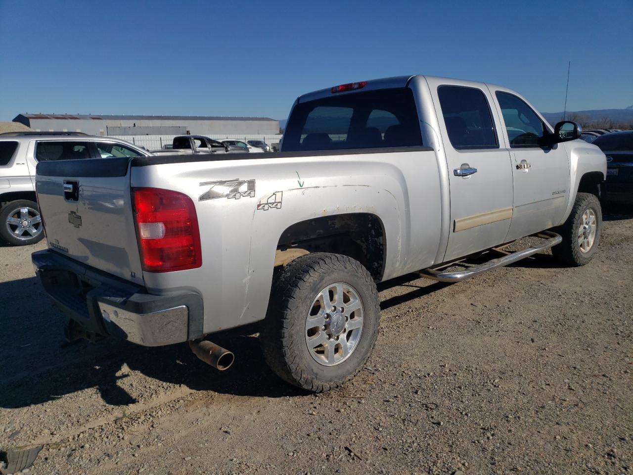 2011 Chevrolet Silverado - Image 3