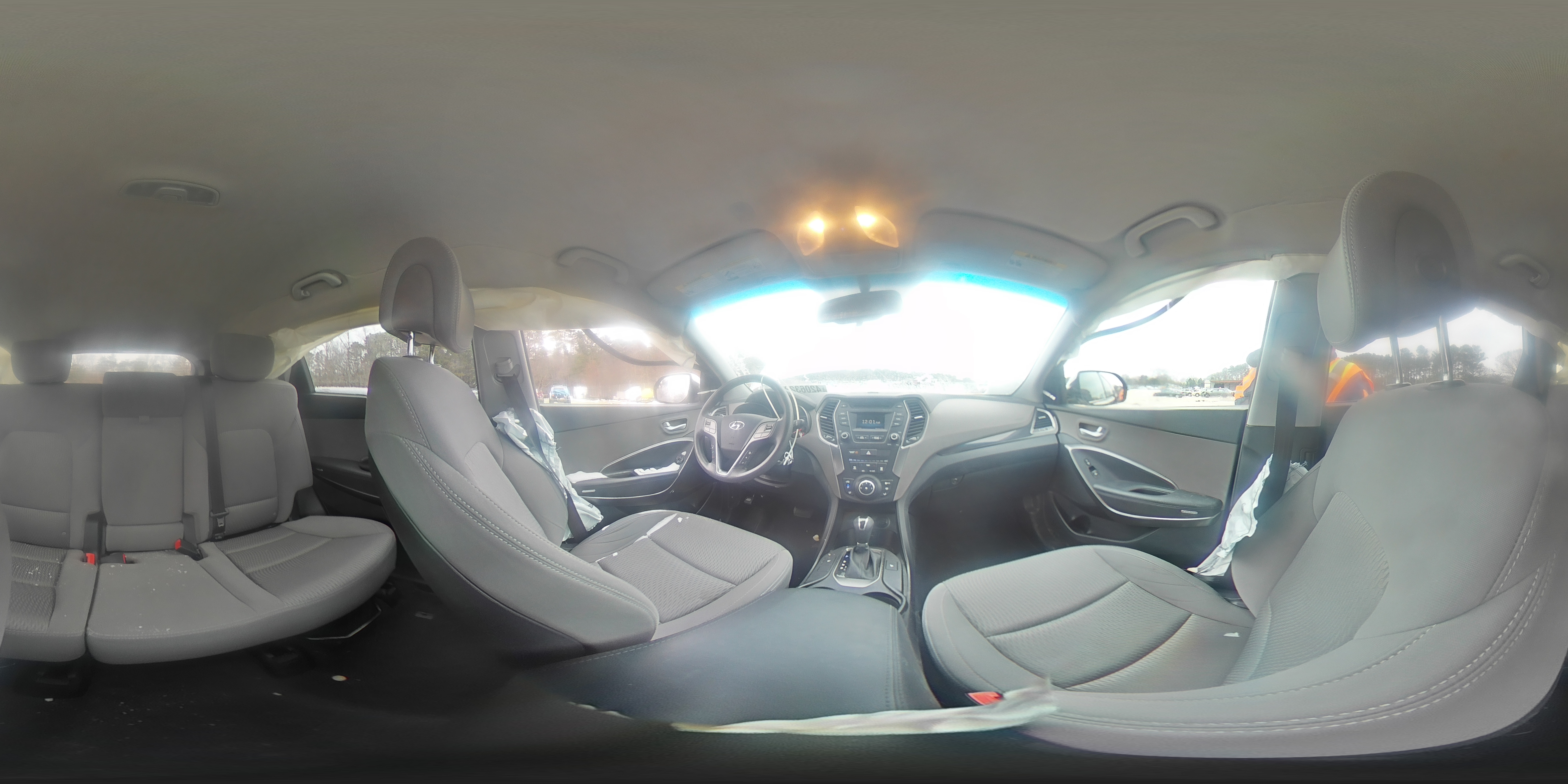 2016 Hyundai Santa Fe - Image 13