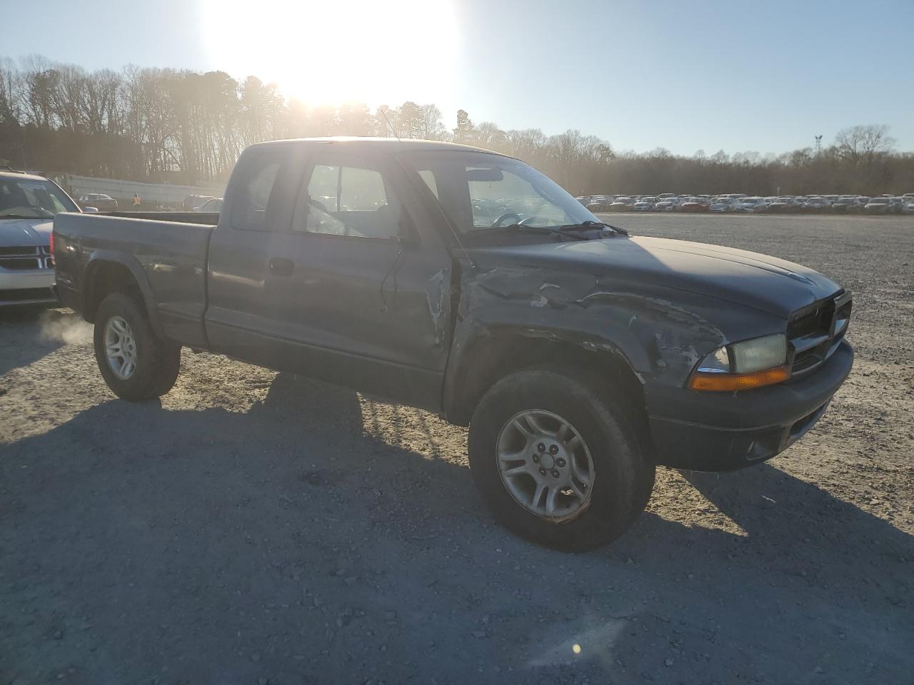 2002 Dodge Dakota - Image 4