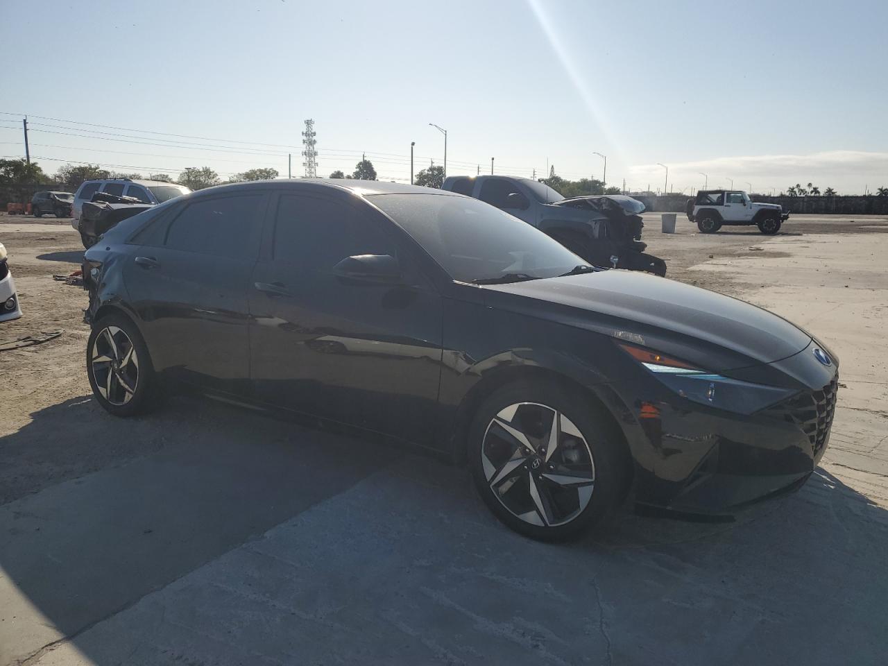 2023 Hyundai Elantra - Image 4
