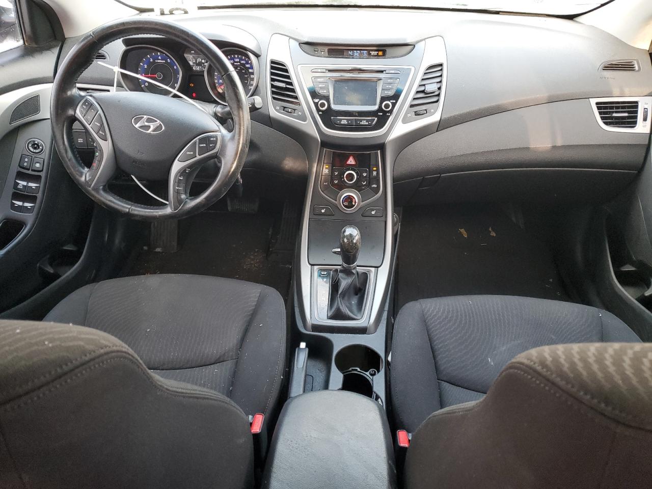 2016 Hyundai Elantra - Image 8