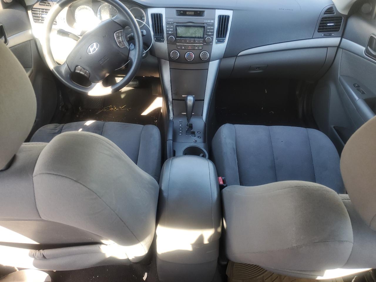 2010 Hyundai Sonata - Image 8