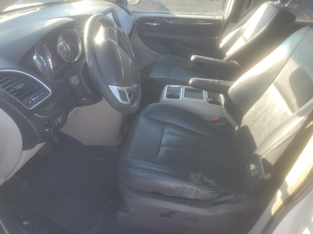 2012 Chrysler Town & Country - Image 7