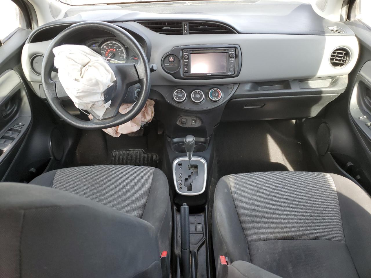 2015 Toyota Yaris - Image 8