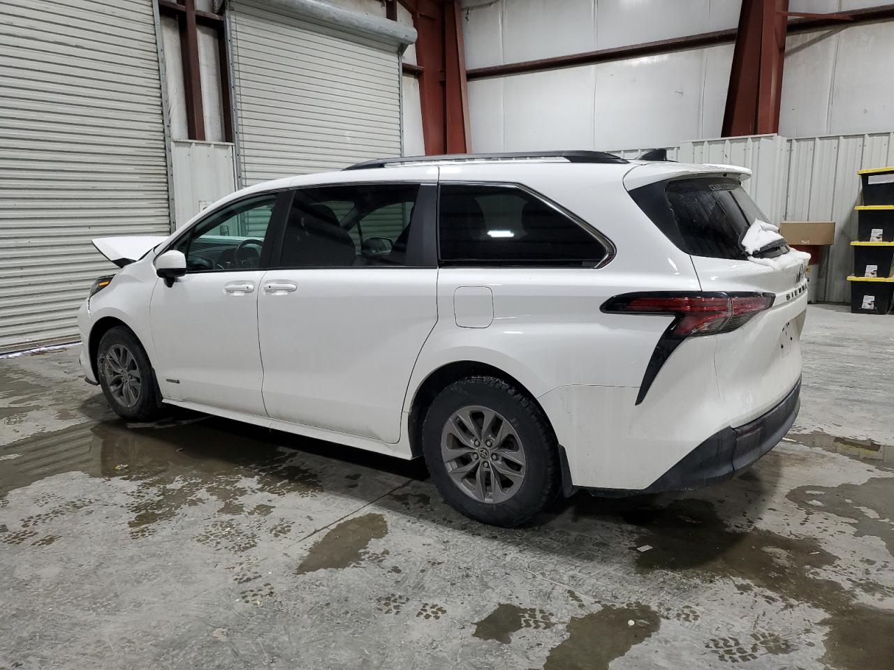 2021 Toyota Sienna - Image 2