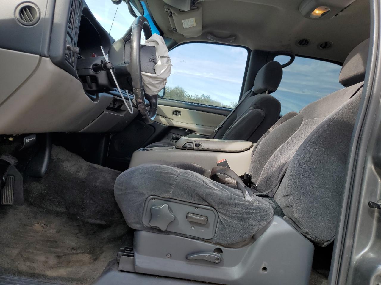 2002 Chevrolet Tahoe - Image 7