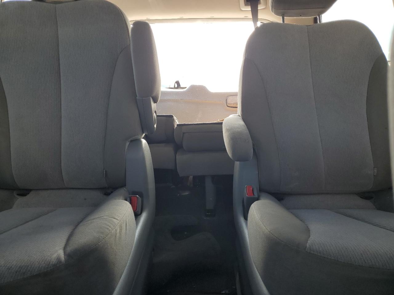 2012 Kia Sedona - Image 10