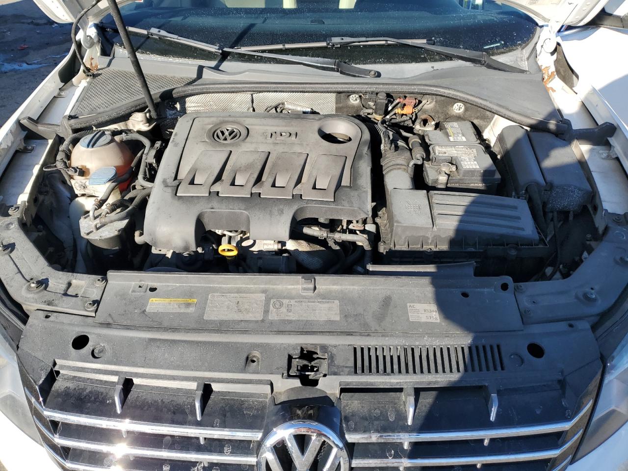 2014 Volkswagen Passat - Image 11