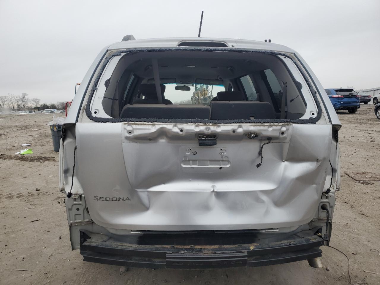 2010 Kia Sedona - Image 6