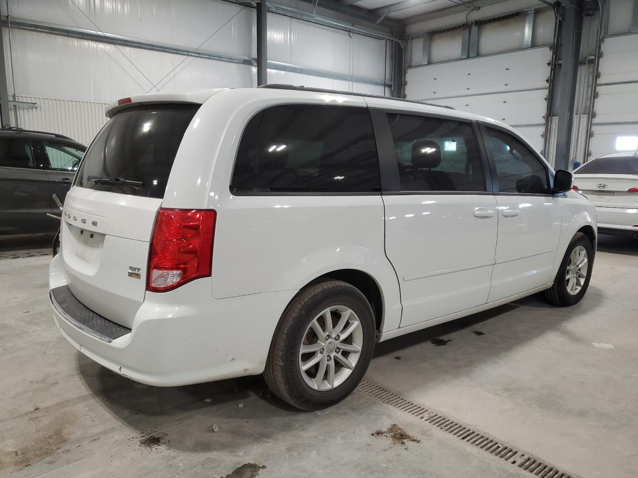 2016 Dodge Caravan - Image 3