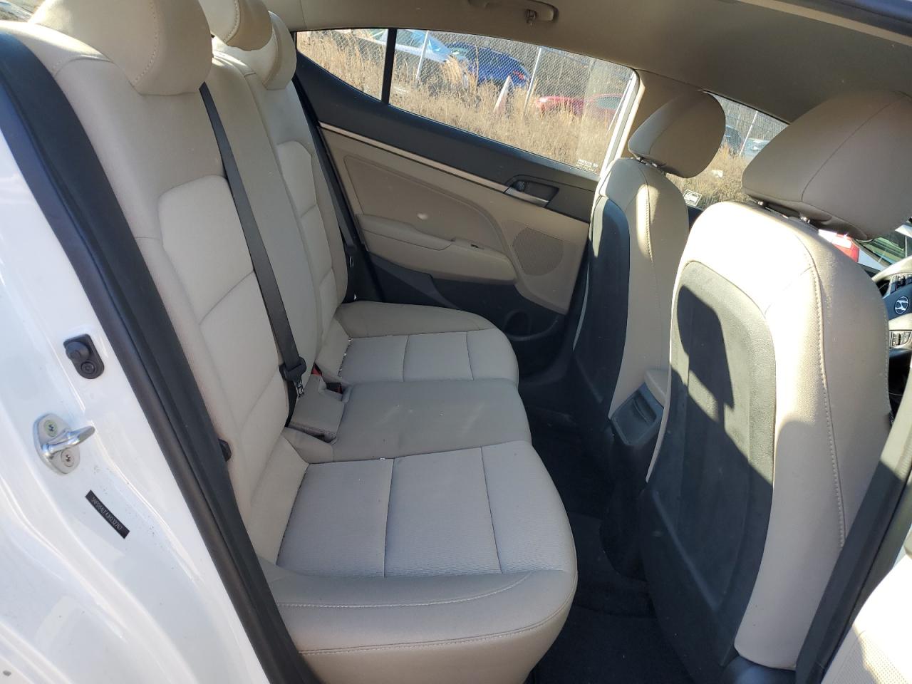 2018 Hyundai Elantra - Image 11