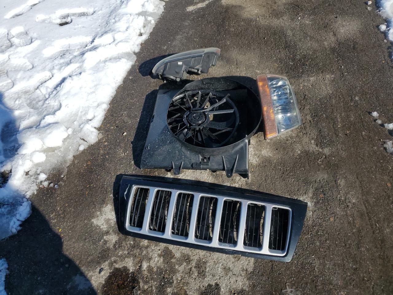 2004 Jeep Grand Cherokee - Image 13