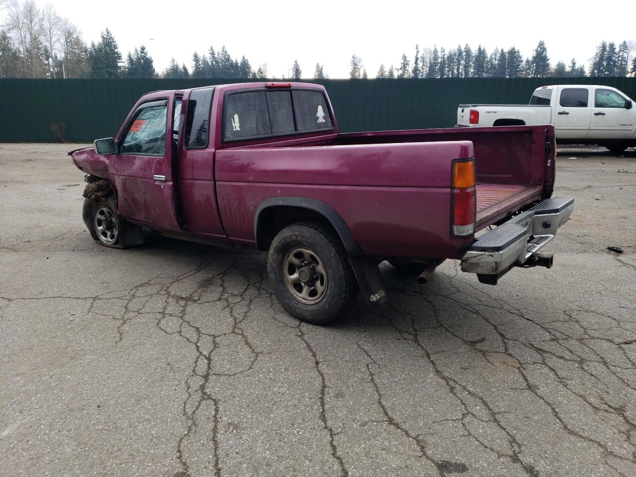 1995 Nissan Titan - Image 2