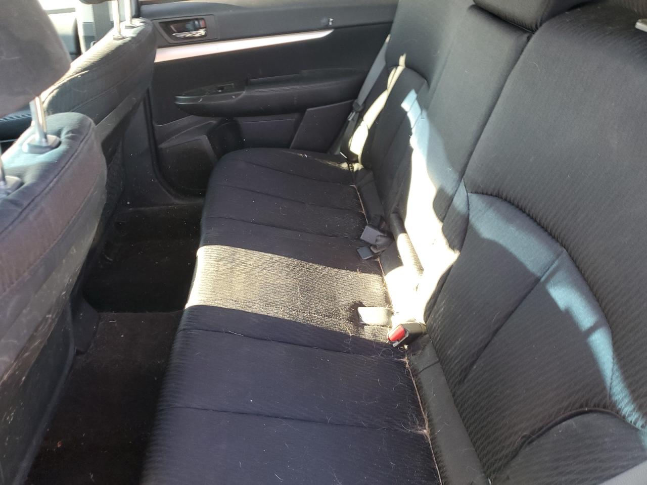 2010 Subaru Outback - Image 10