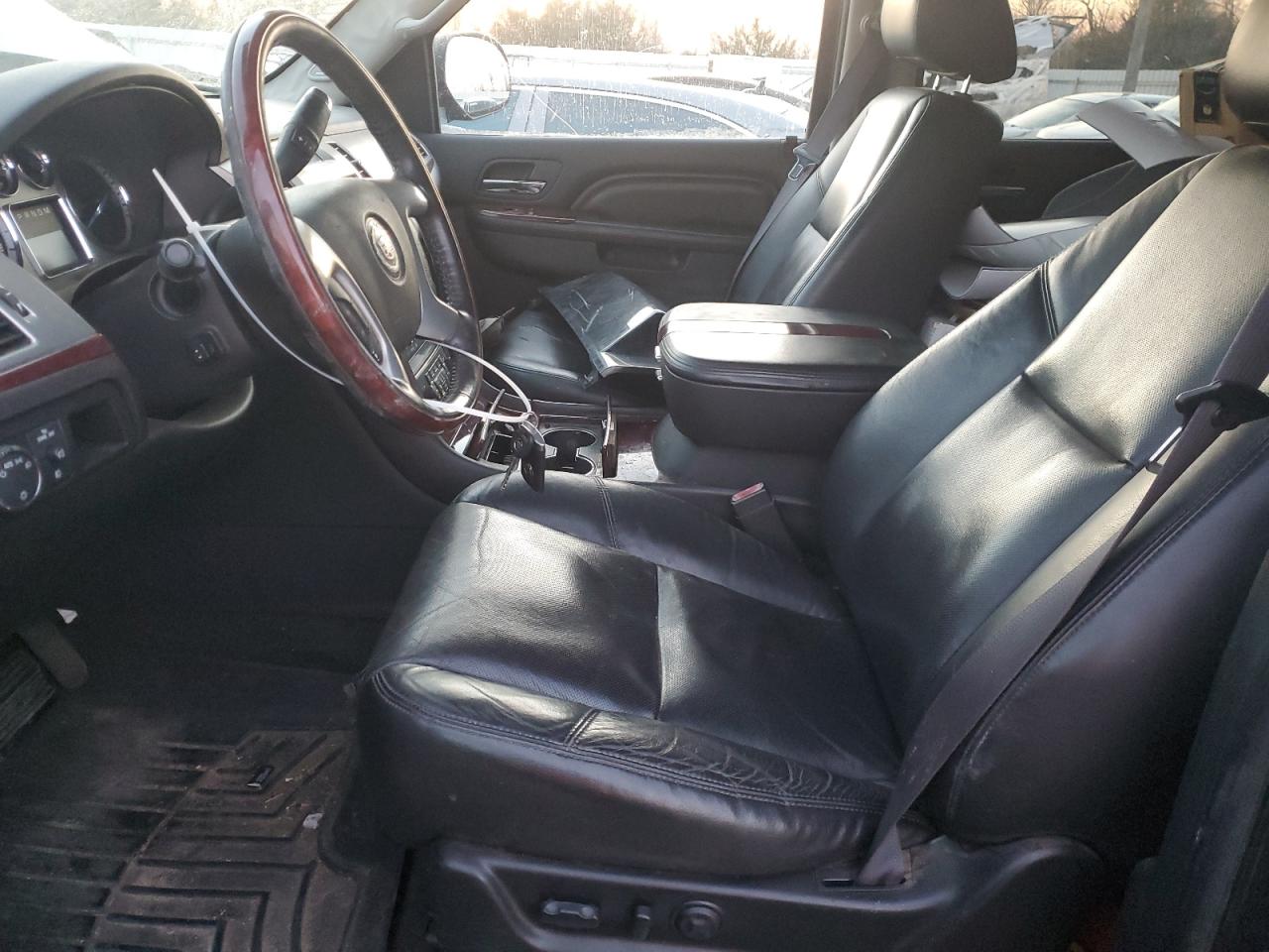 2011 Cadillac Escalade - Image 7