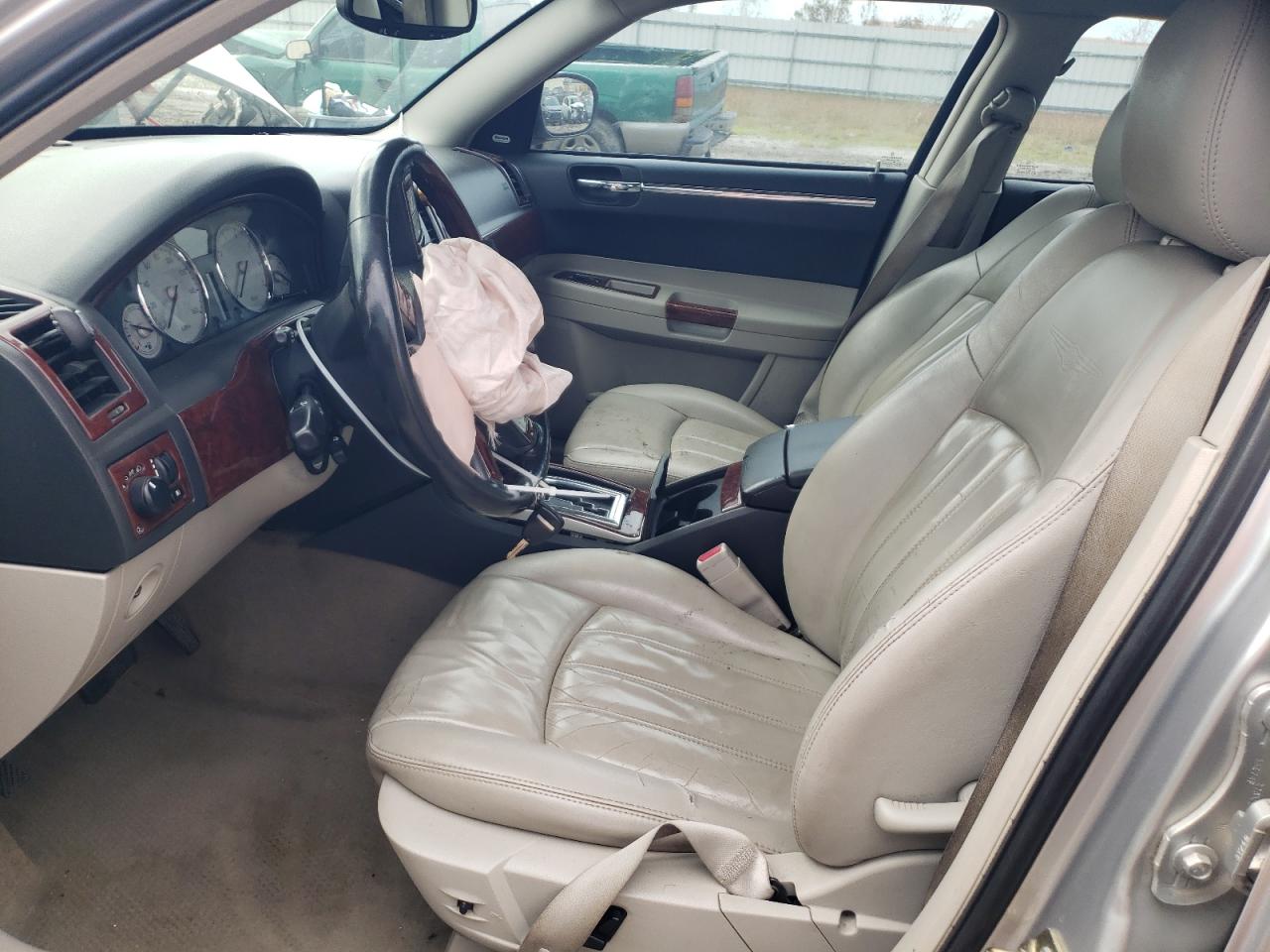 2006 Chrysler 300 - Image 7