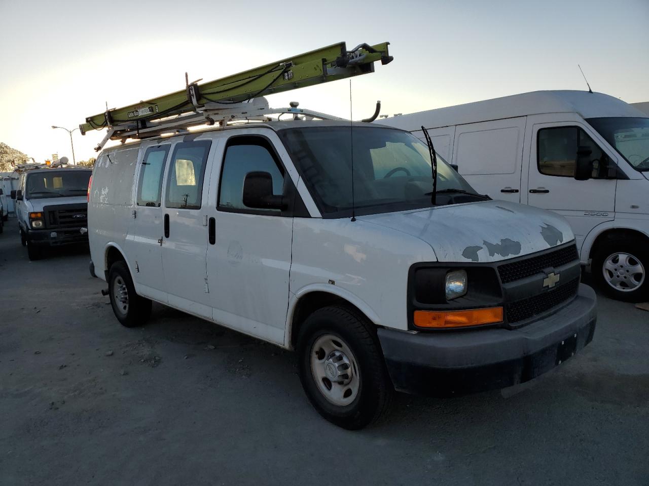 2012 Chevrolet Express - Image 4