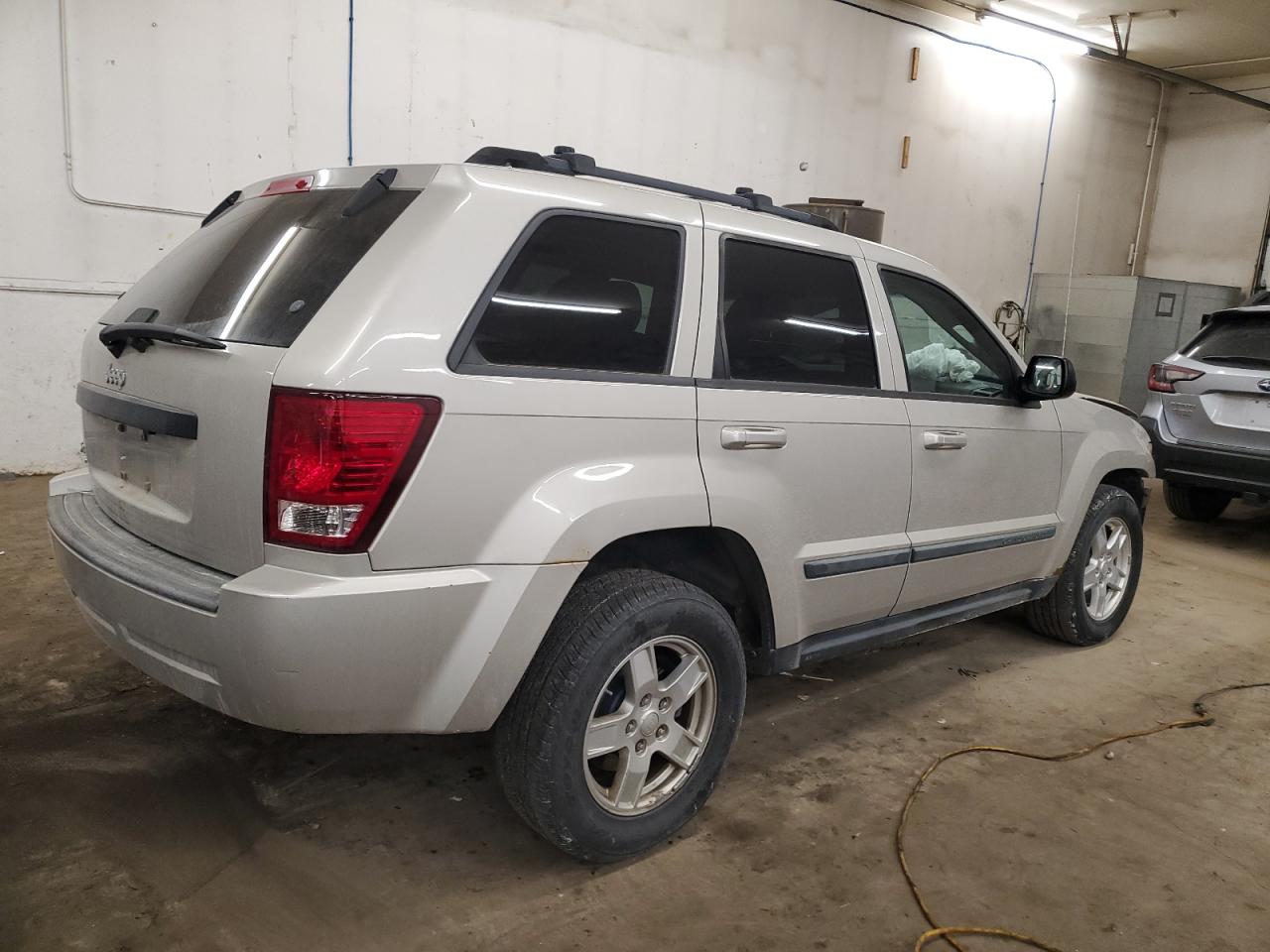 2007 Jeep Grand Cherokee - Image 3
