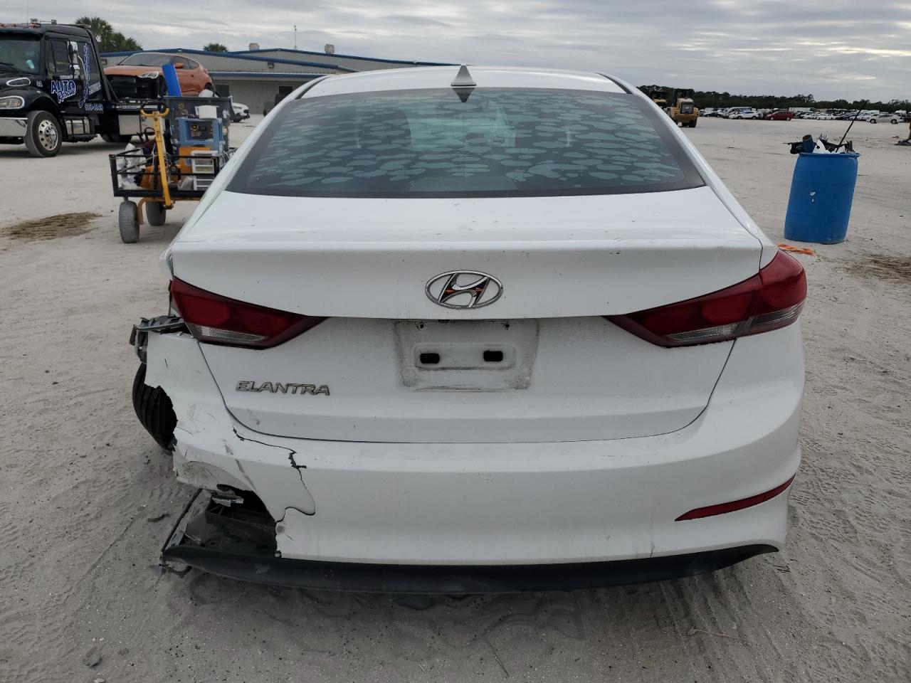 2017 Hyundai Elantra - Image 6