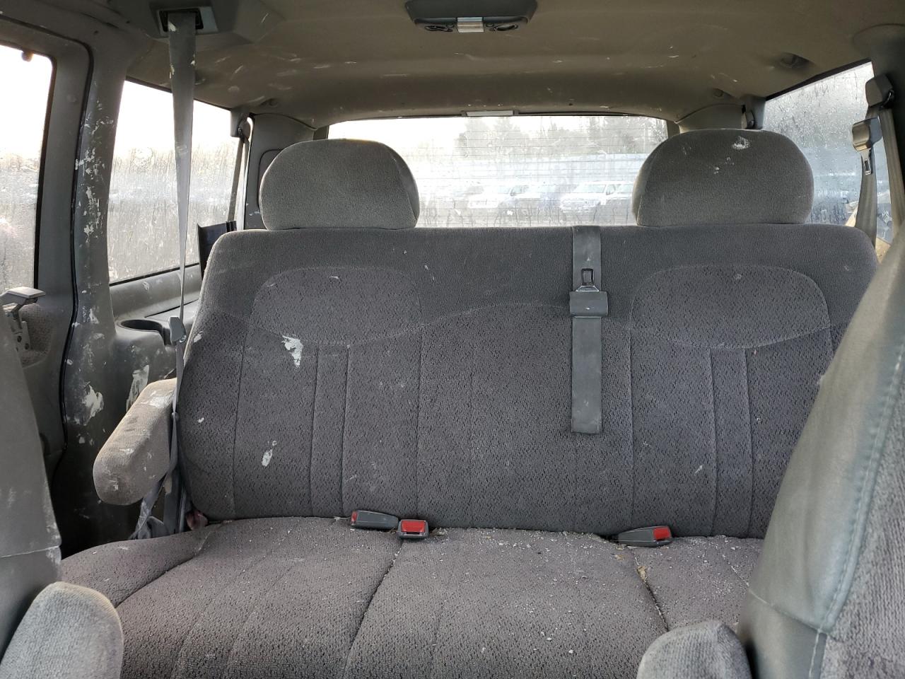 1999 Chevrolet Astro - Image 10