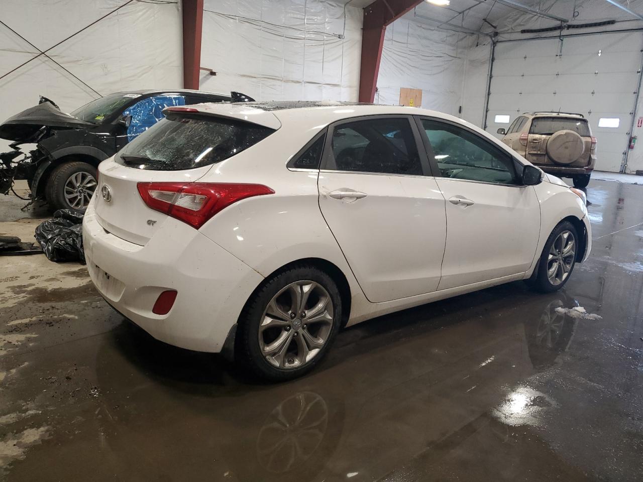 2014 Hyundai Elantra - Image 3