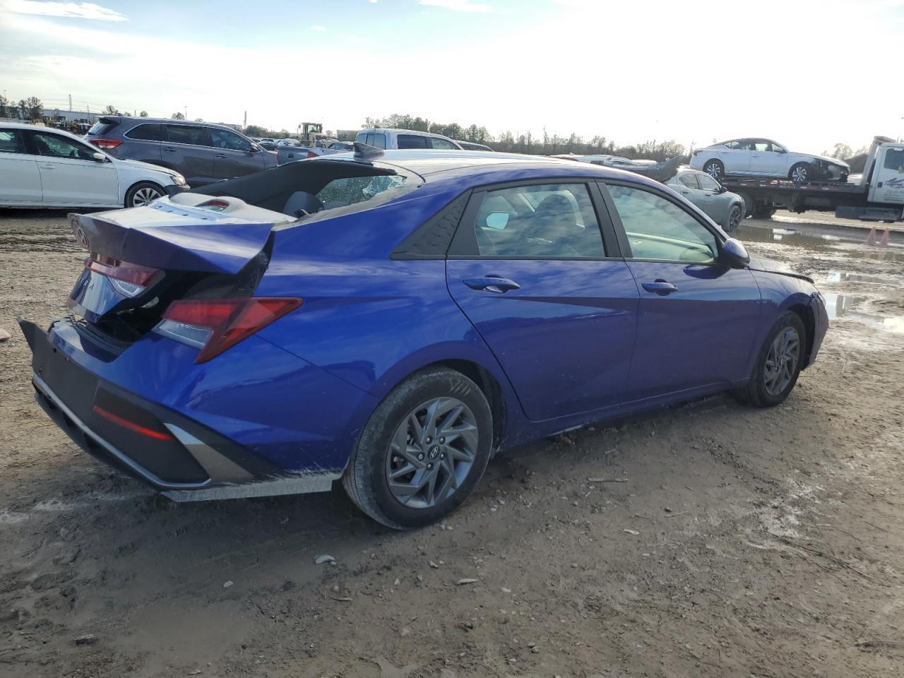 2024 Hyundai Elantra - Image 3